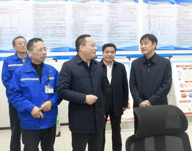 顾坤检查节日安全生产工作