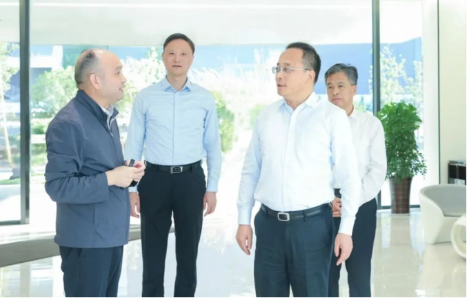 顾坤杨新忠调研企业复工复产和节日交通运输保障工作